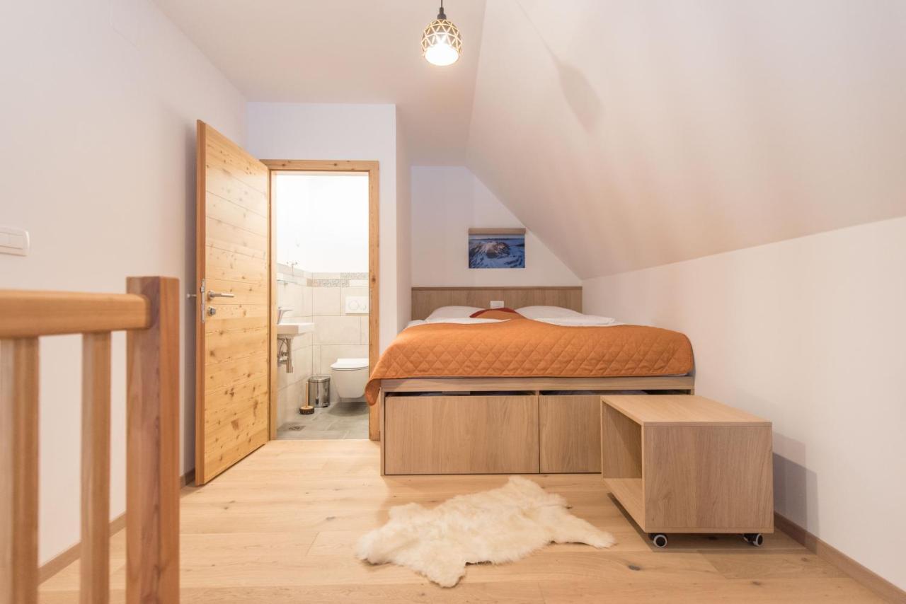 Guesthouse Lajnar Zgornja Sorica Exteriör bild