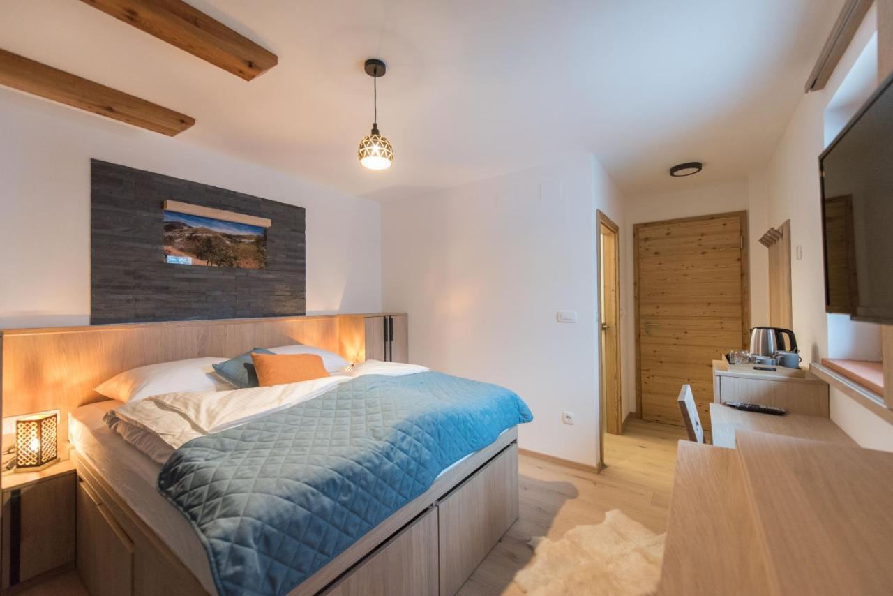 Guesthouse Lajnar Zgornja Sorica Exteriör bild